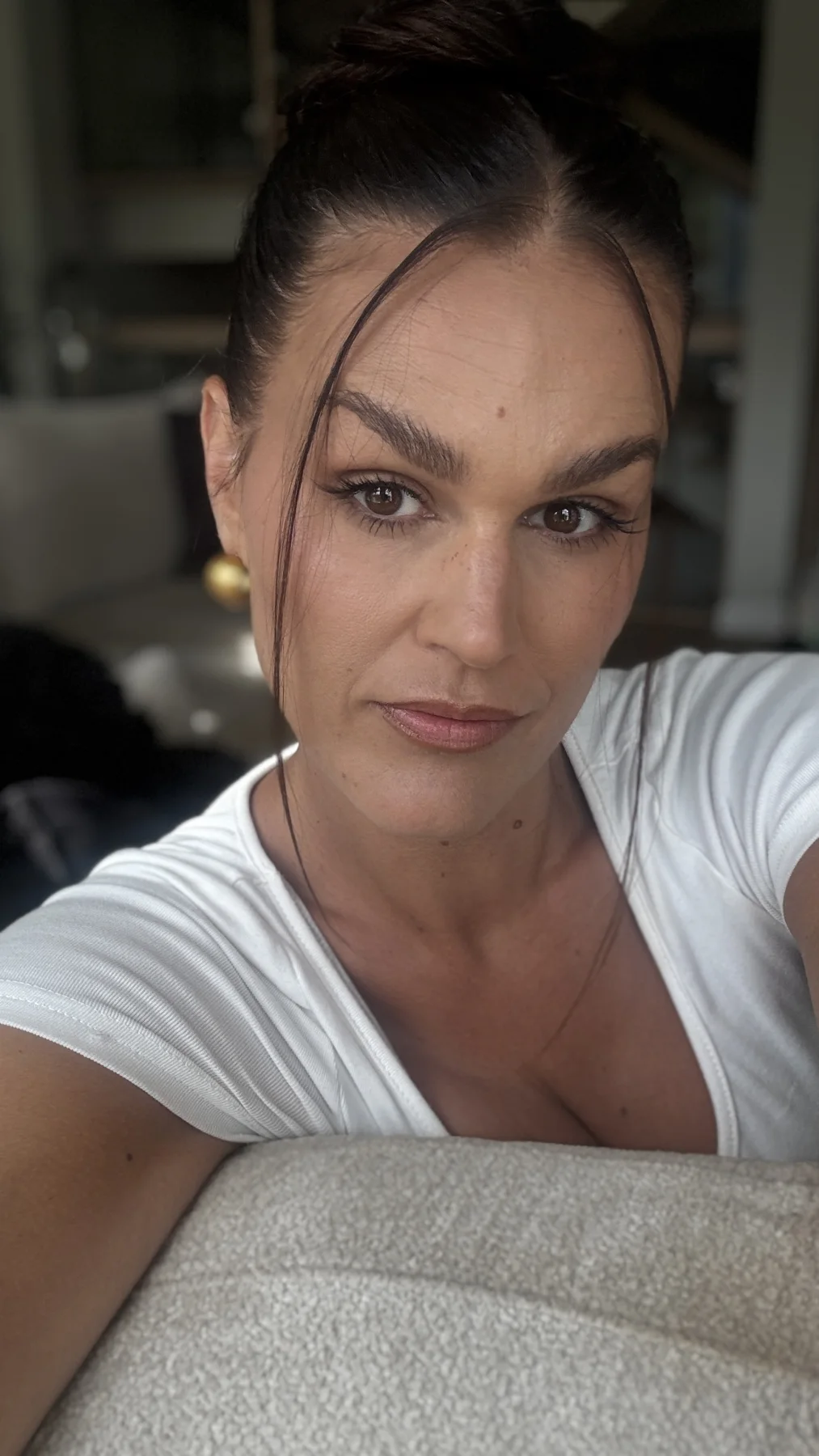 A real everyday phone selfie of Sandra