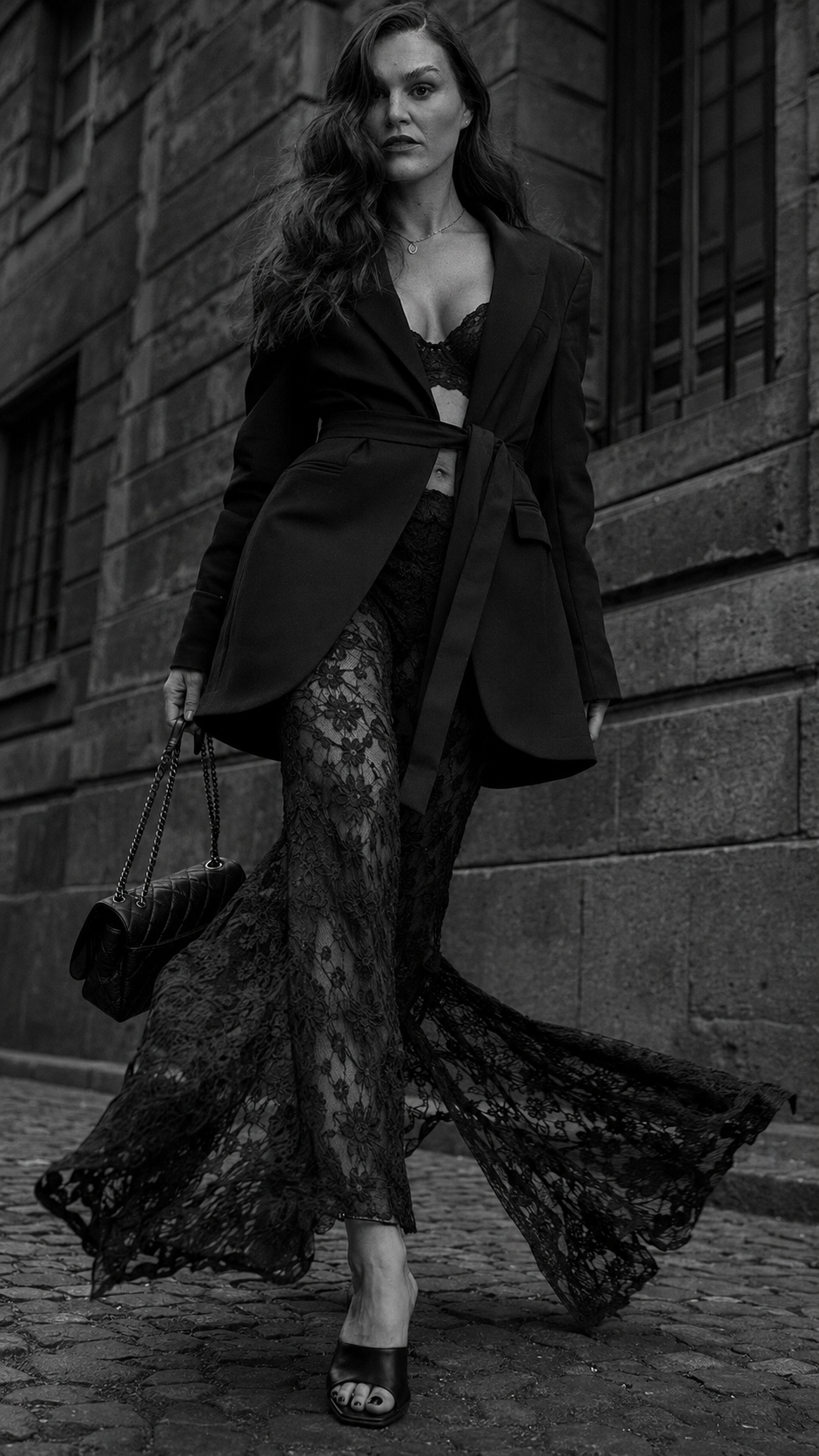 Noir Femme · Walking Toward Camera example
