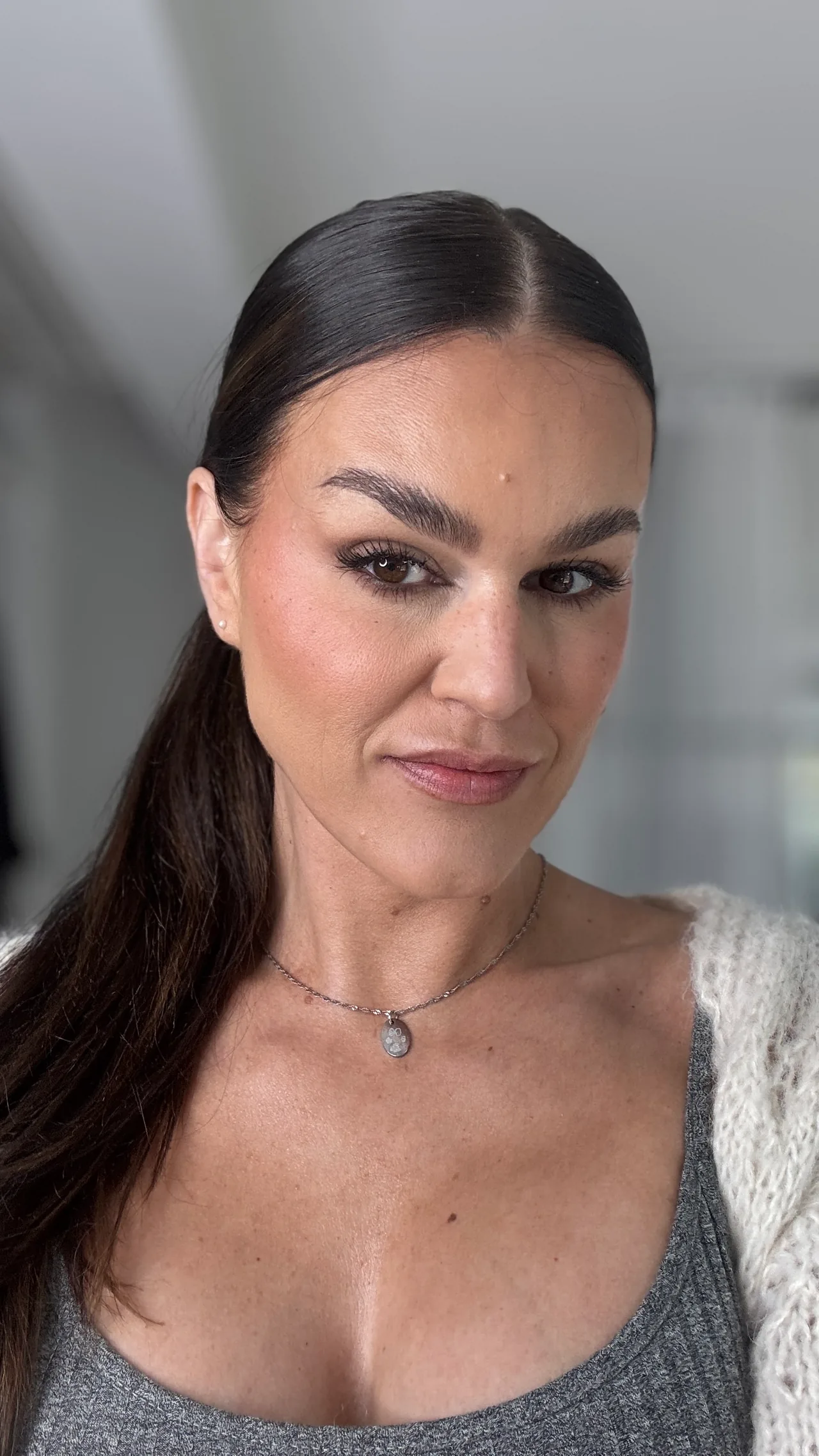 Sandra's original clear phone selfie used to create the Selfie Shoot results